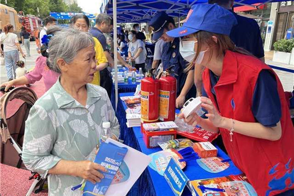 深圳宝安推动居住场所安装感烟火灾探测报警器